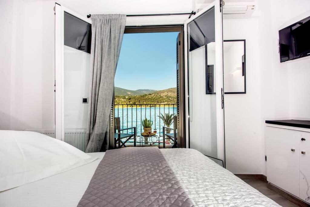 A & B Minimal Suite With Sea View In Argostoli Esterno foto