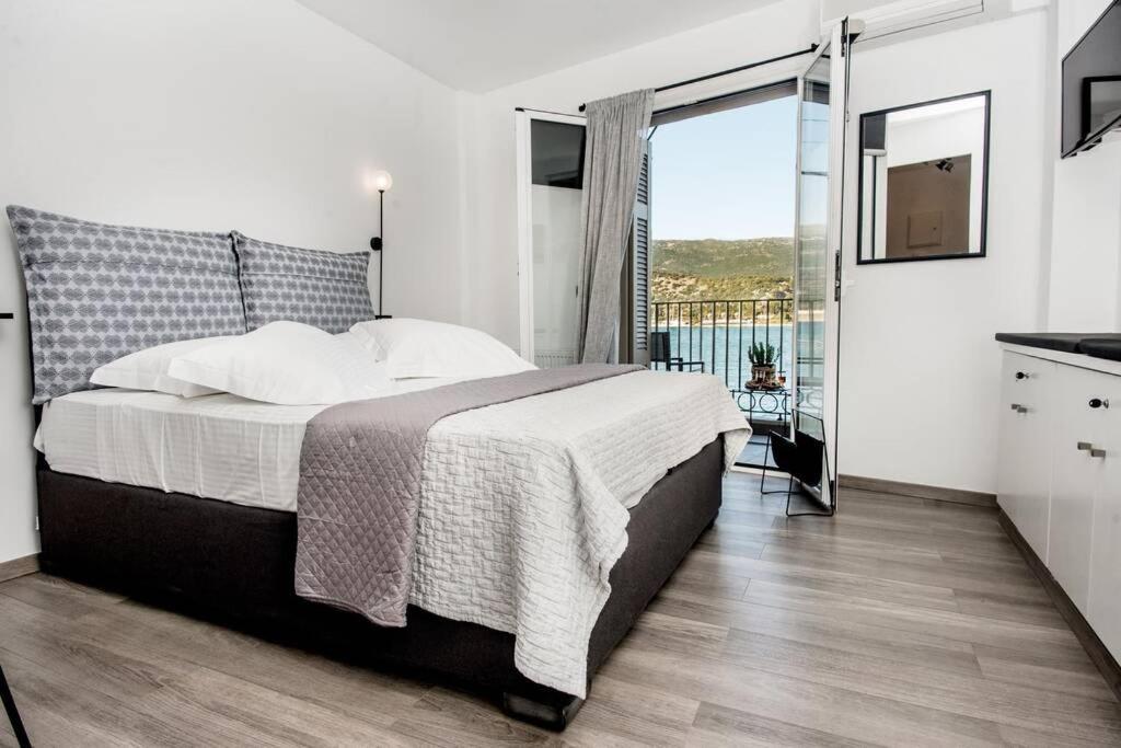 A & B Minimal Suite With Sea View In Argostoli Esterno foto